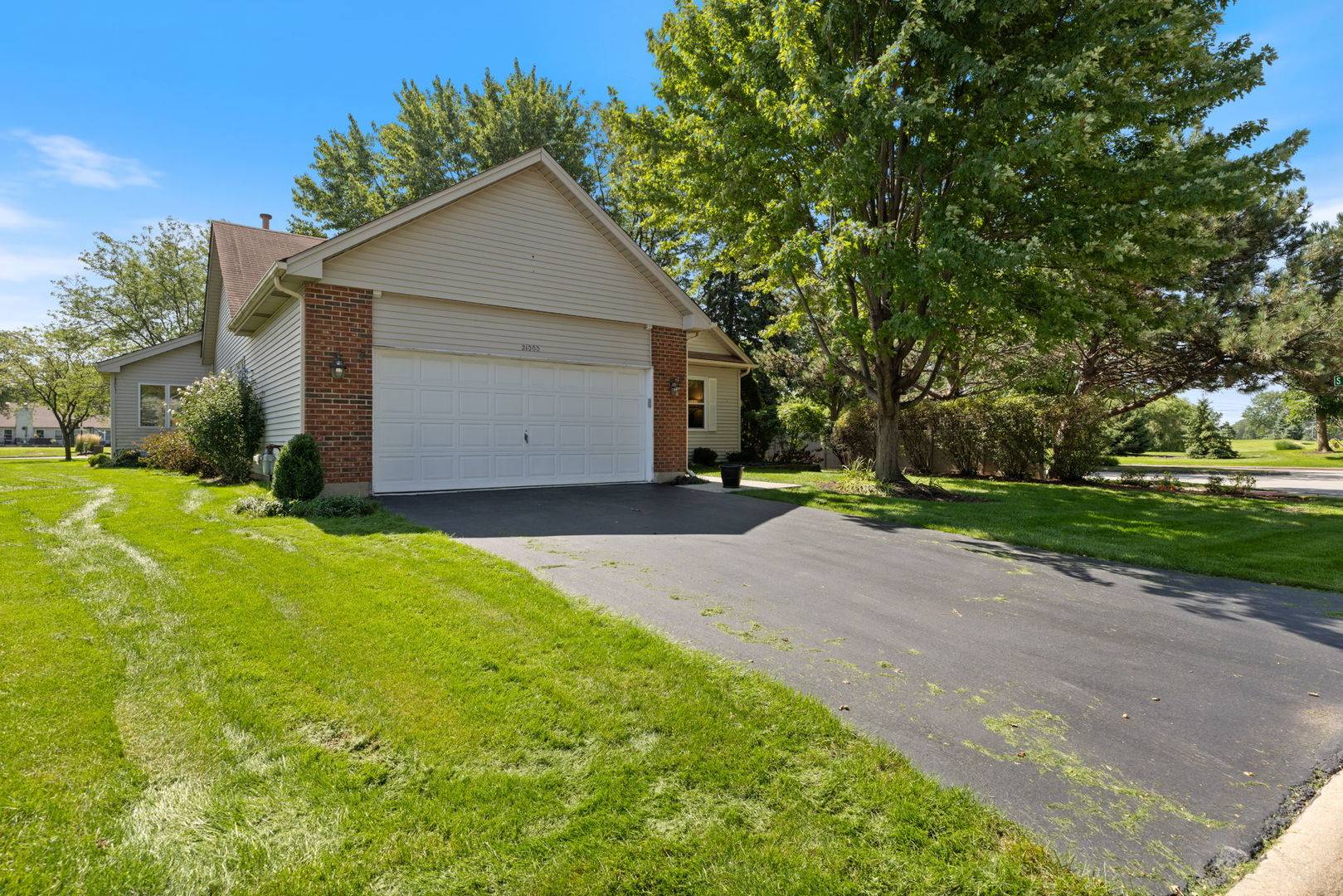 21000 W Hazelnut LN, Plainfield, IL 60544