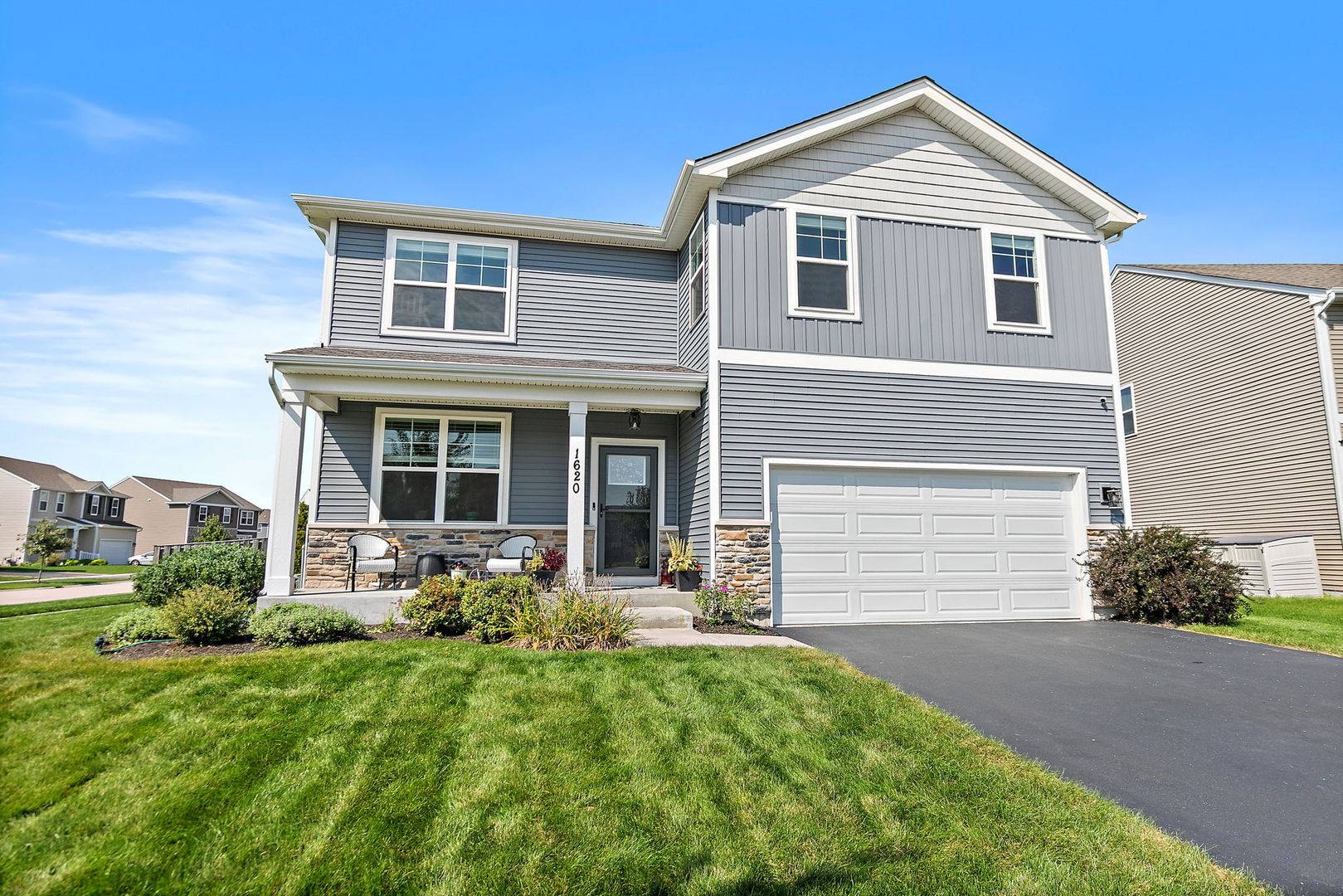 1620 Emma CT, Pingree Grove, IL 60140