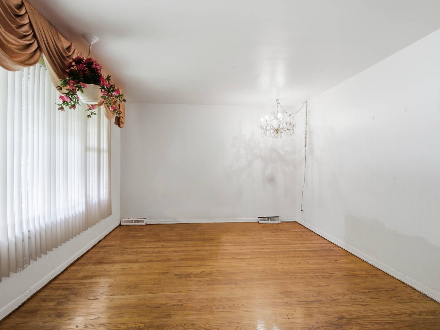 9911 S Lafayette AVE, Chicago, IL 60628