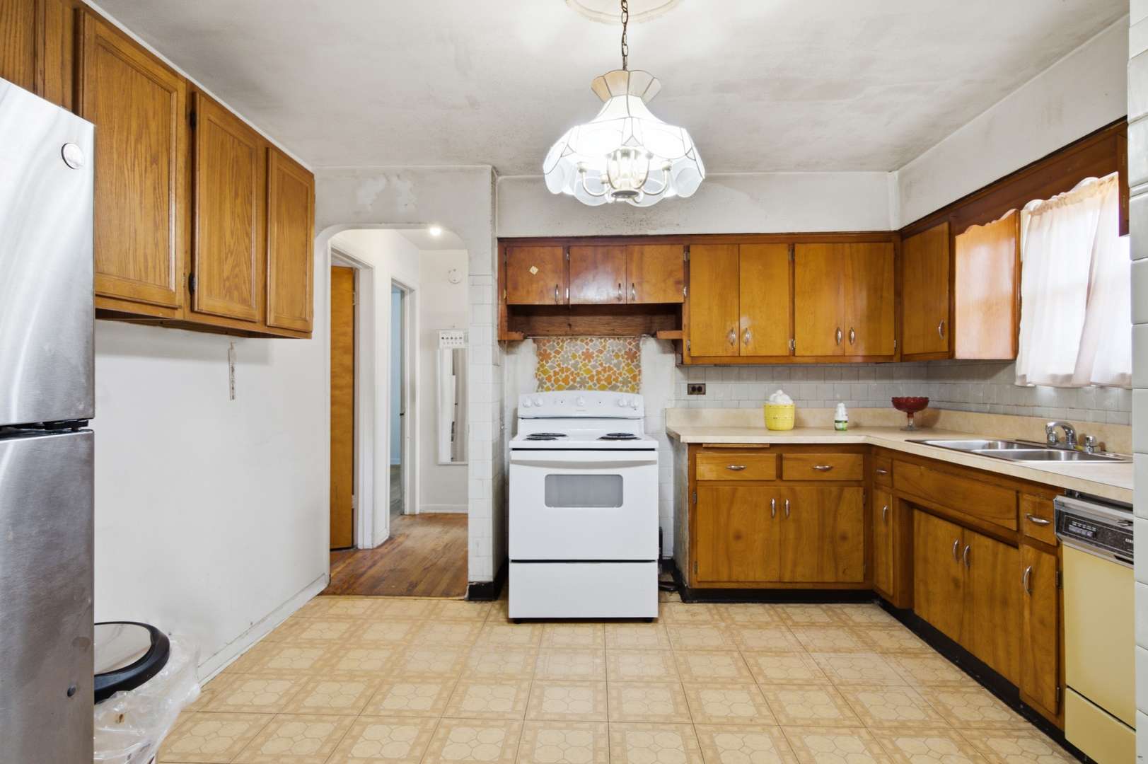 9911 S Lafayette AVE, Chicago, IL 60628