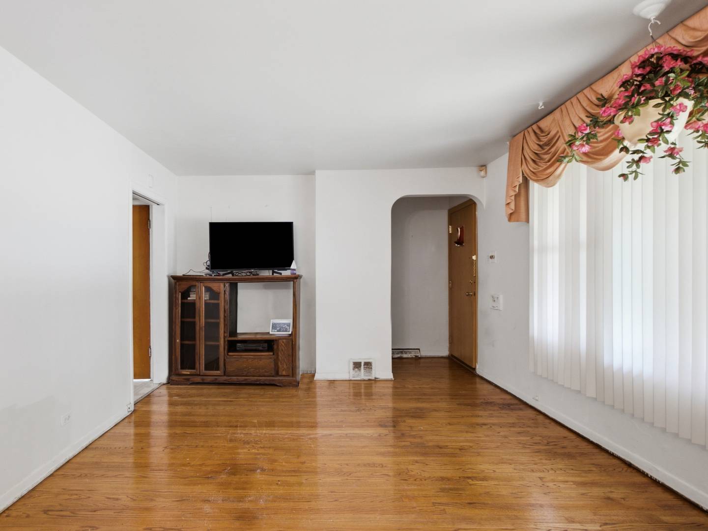 9911 S Lafayette AVE, Chicago, IL 60628