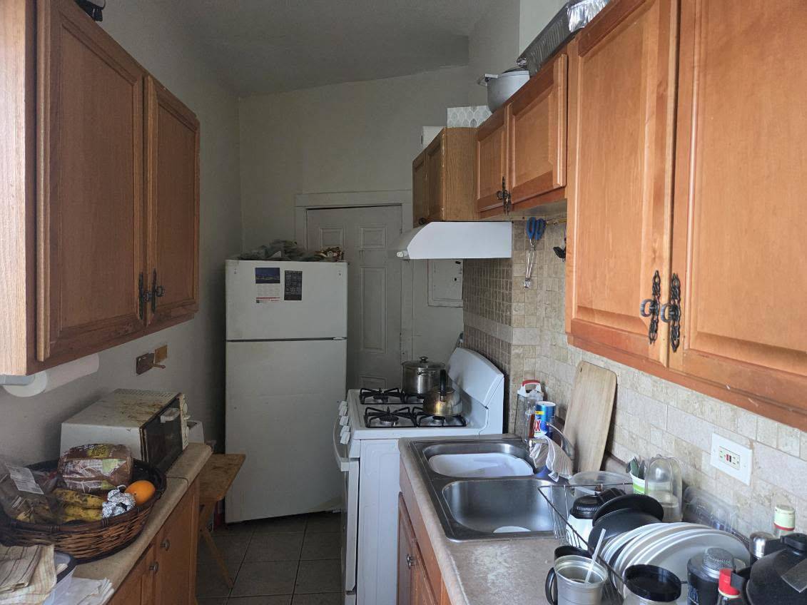 7549 N Rogers AVE, Chicago, IL 60626