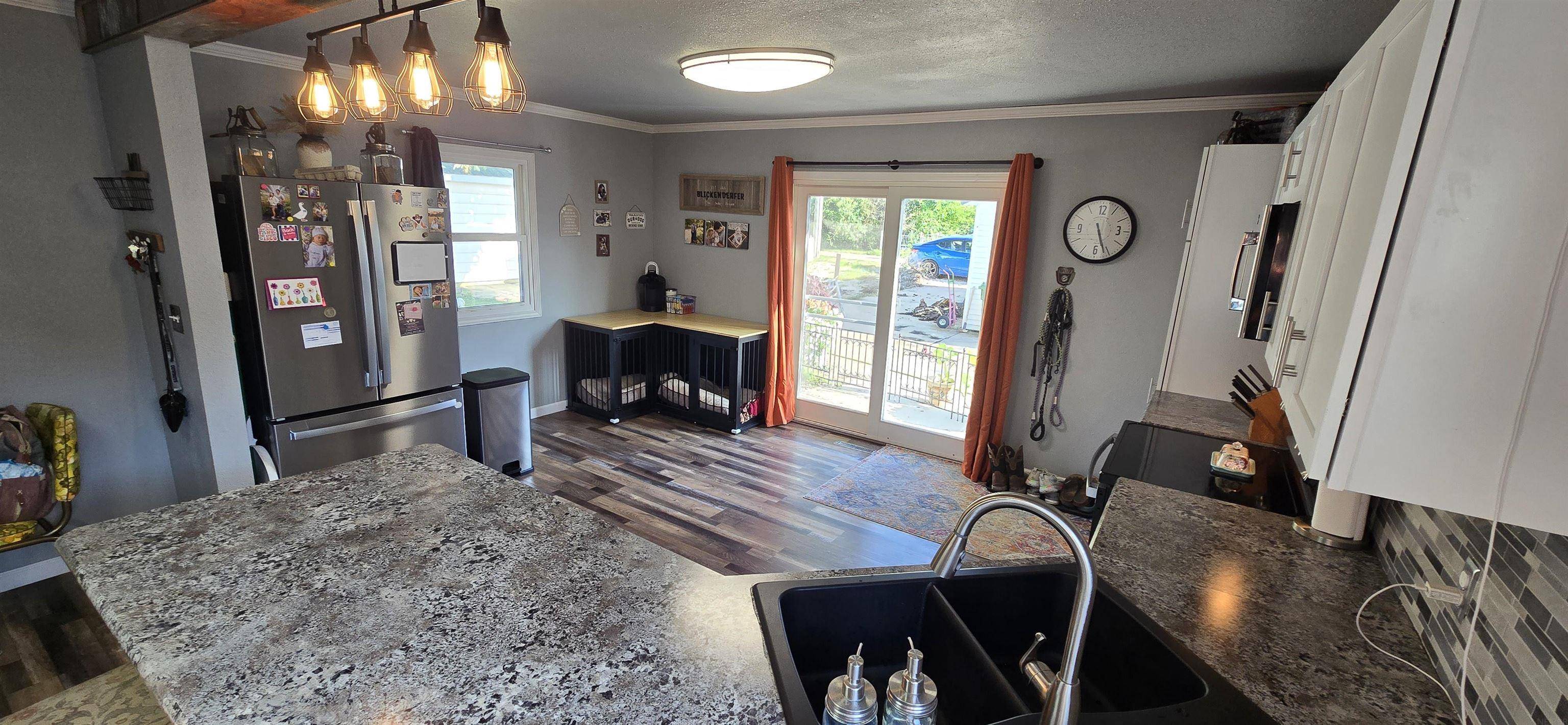 800 7th AVE, Charles City, IA 50616