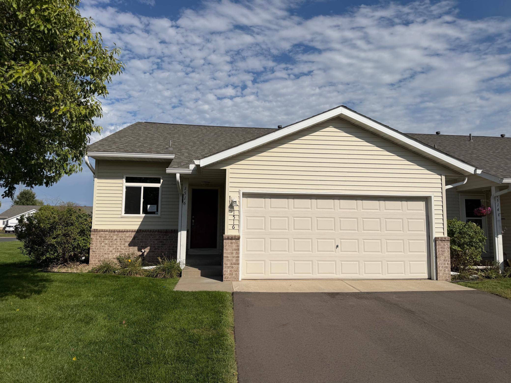 1516 Dublin CT, Shakopee, MN 55379