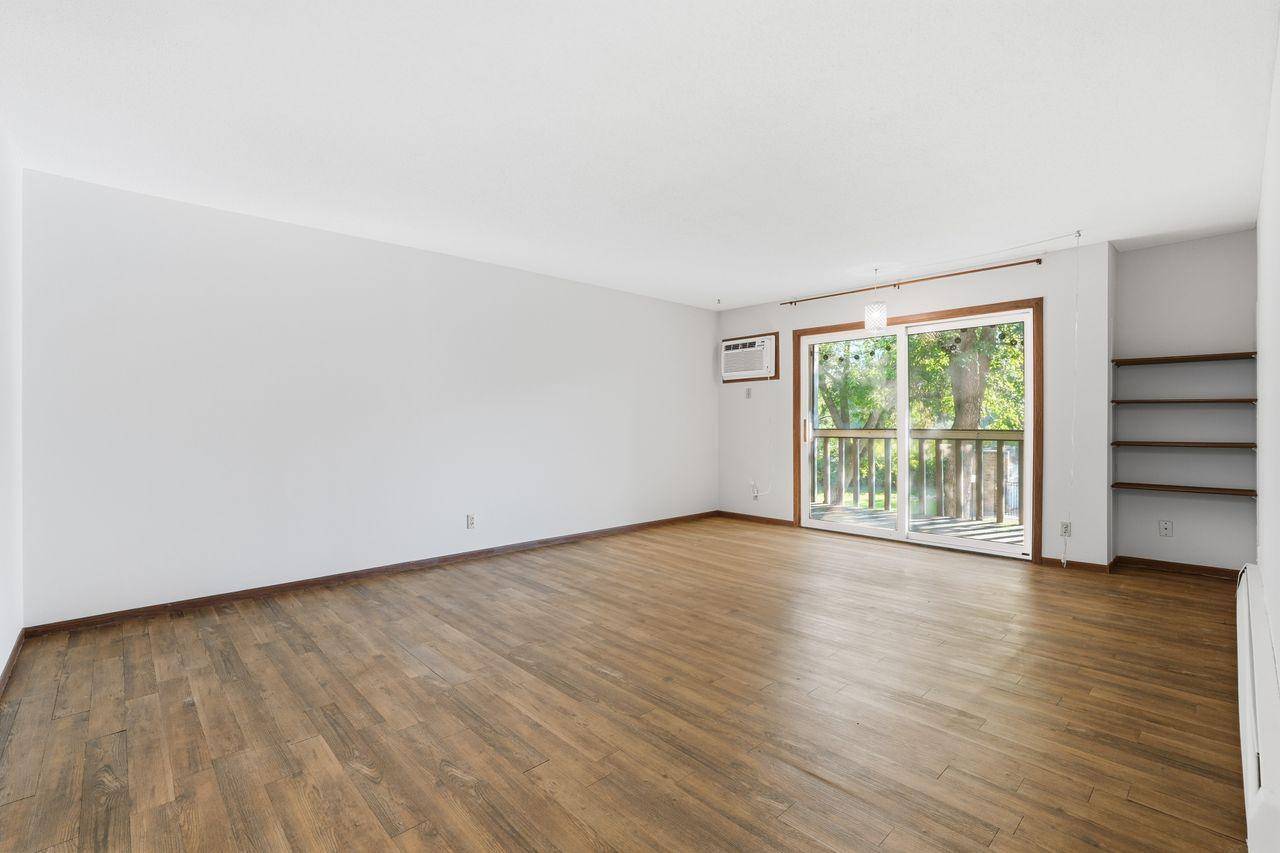 4045 Hodgson RD #201, Shoreview, MN 55126