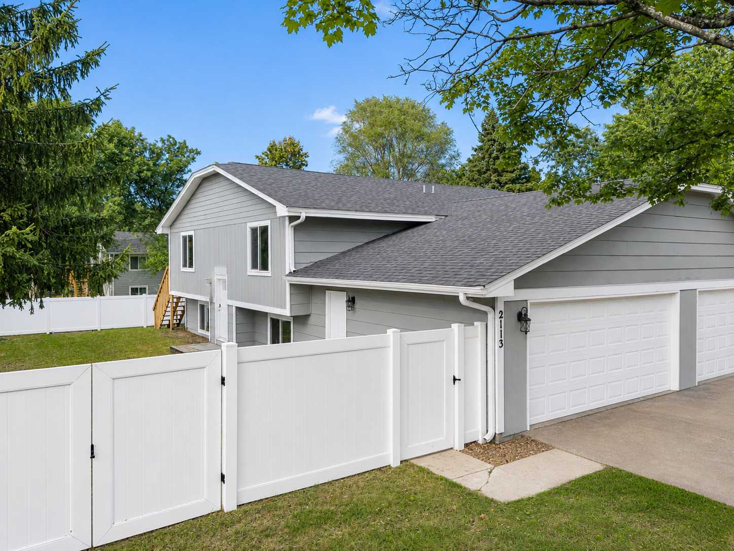 2113 109th AVE NW, Coon Rapids, MN 55433