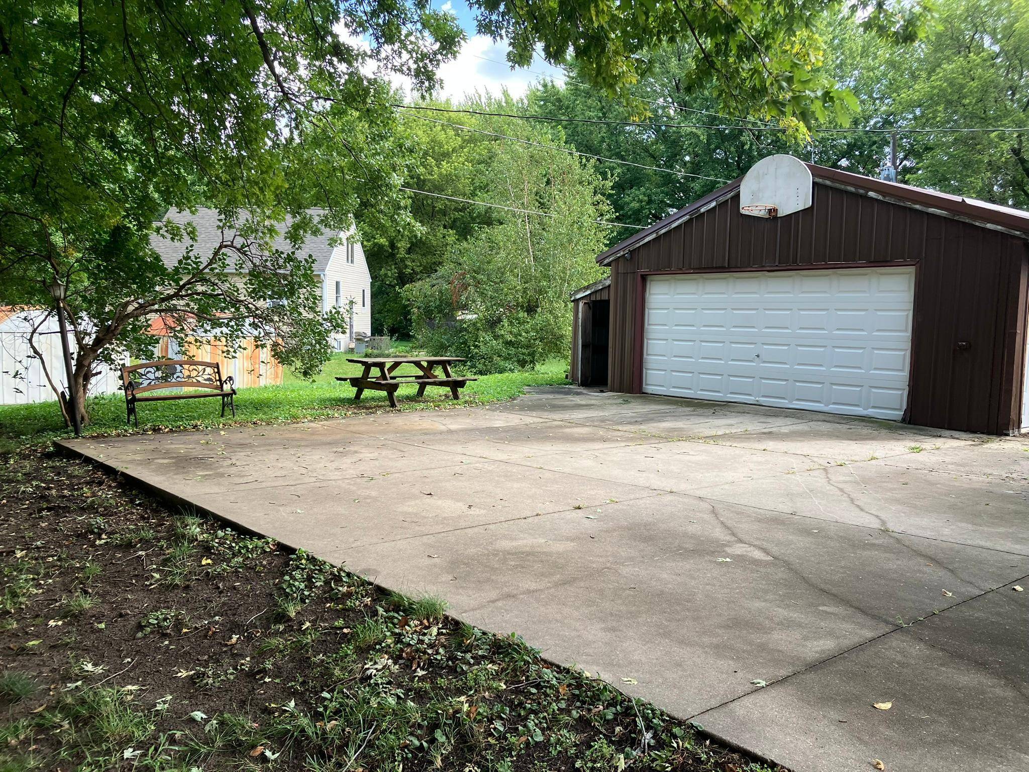 16 South ST SW, Dodge Center, MN 55927