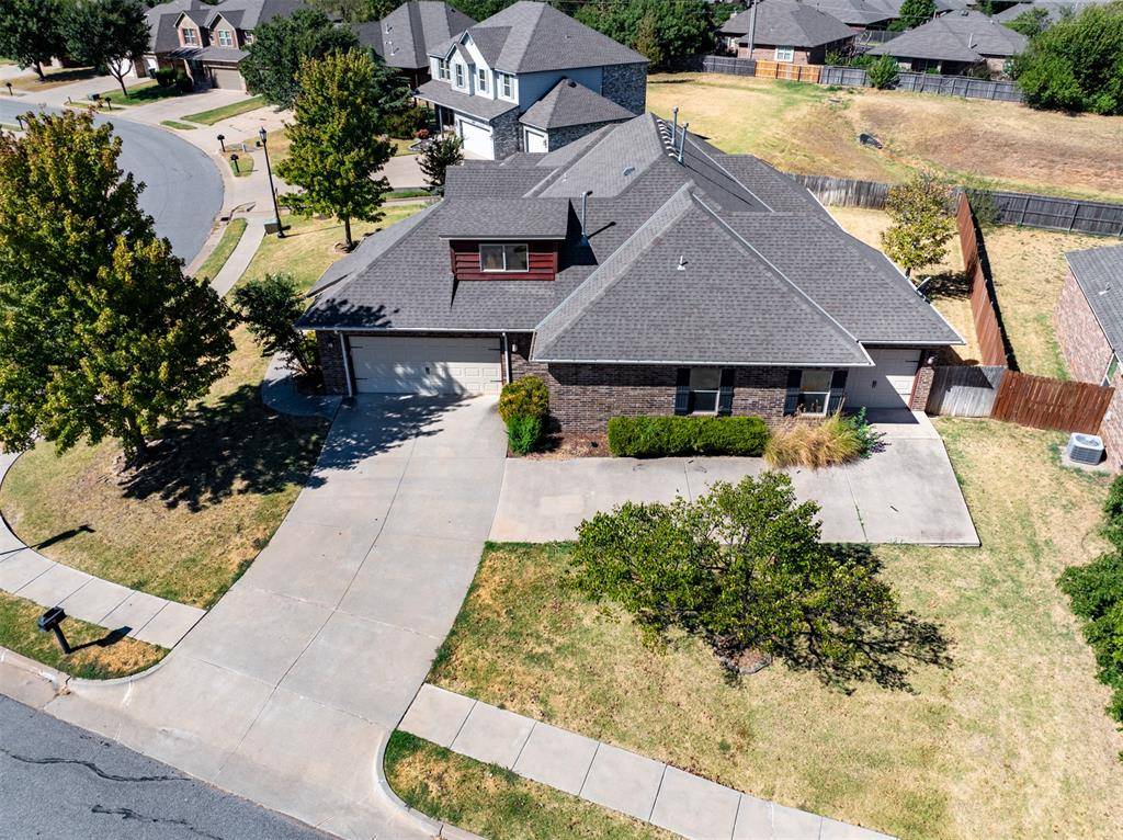 2817 Marigold LN, Edmond, OK 73013