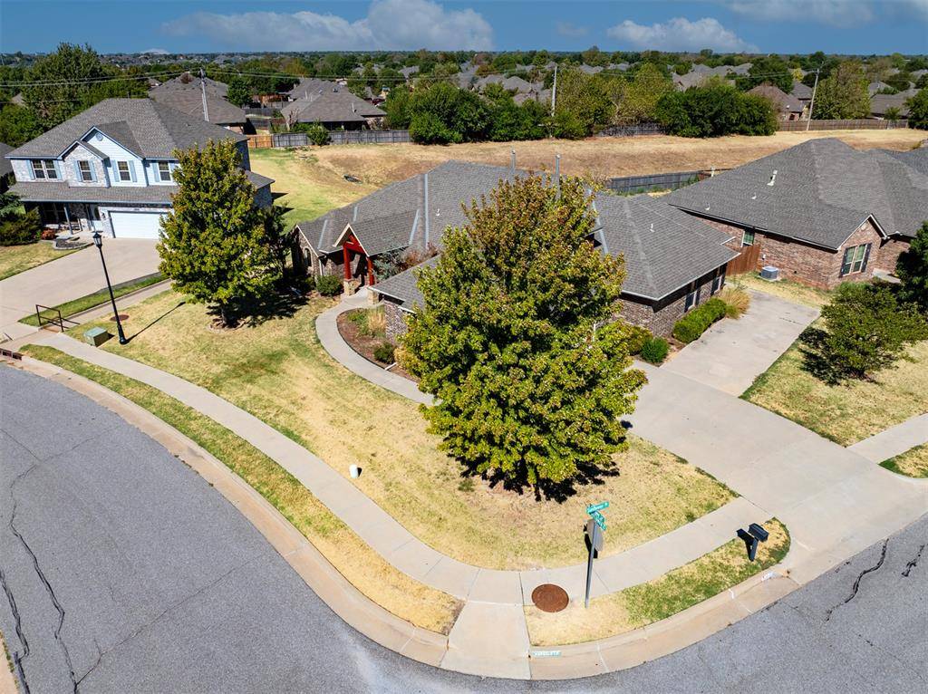 2817 Marigold LN, Edmond, OK 73013