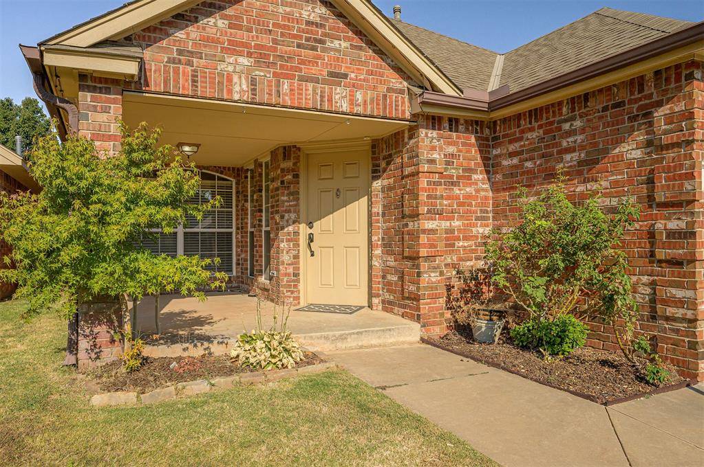15 S Ridge Pointe DR, Edmond, OK 73034