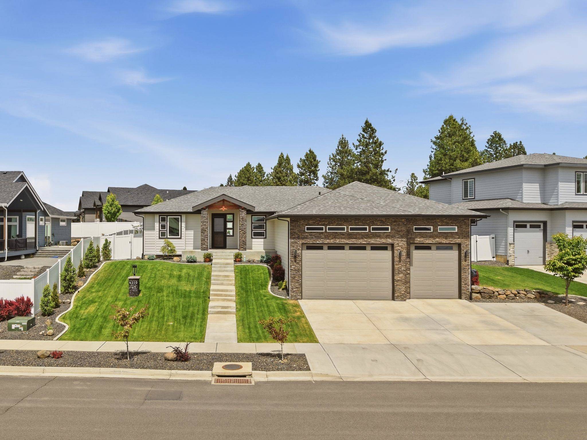 4210 W Pine Cliff Dr, Spokane, WA 99208