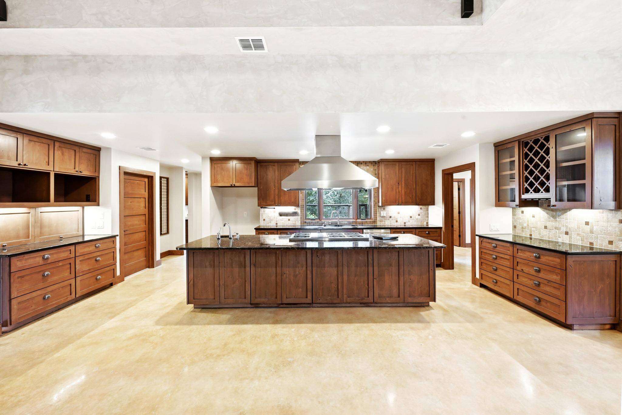 158 Condor DR, San Marcos, TX 78666