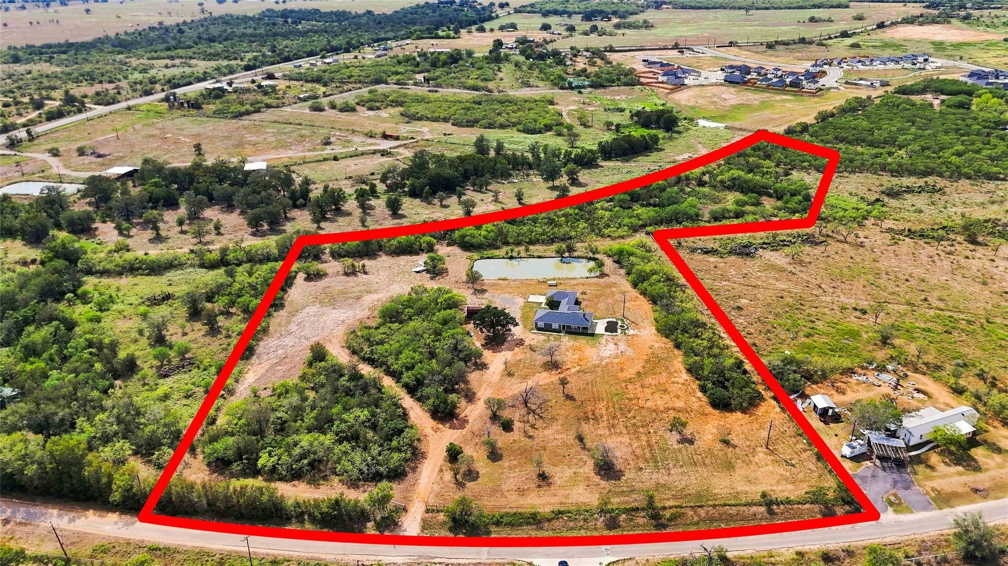 1871 Bridle Path RD, Luling, TX 78648