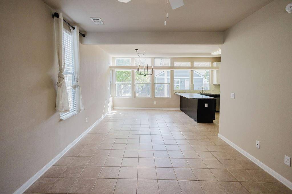 305 Trestle Tree ST, San Marcos, TX 78666