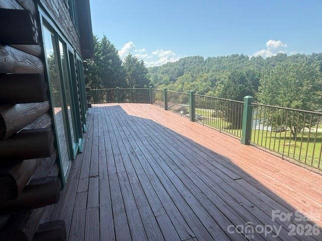 124 Woodard LN, Hayesville, NC 28904