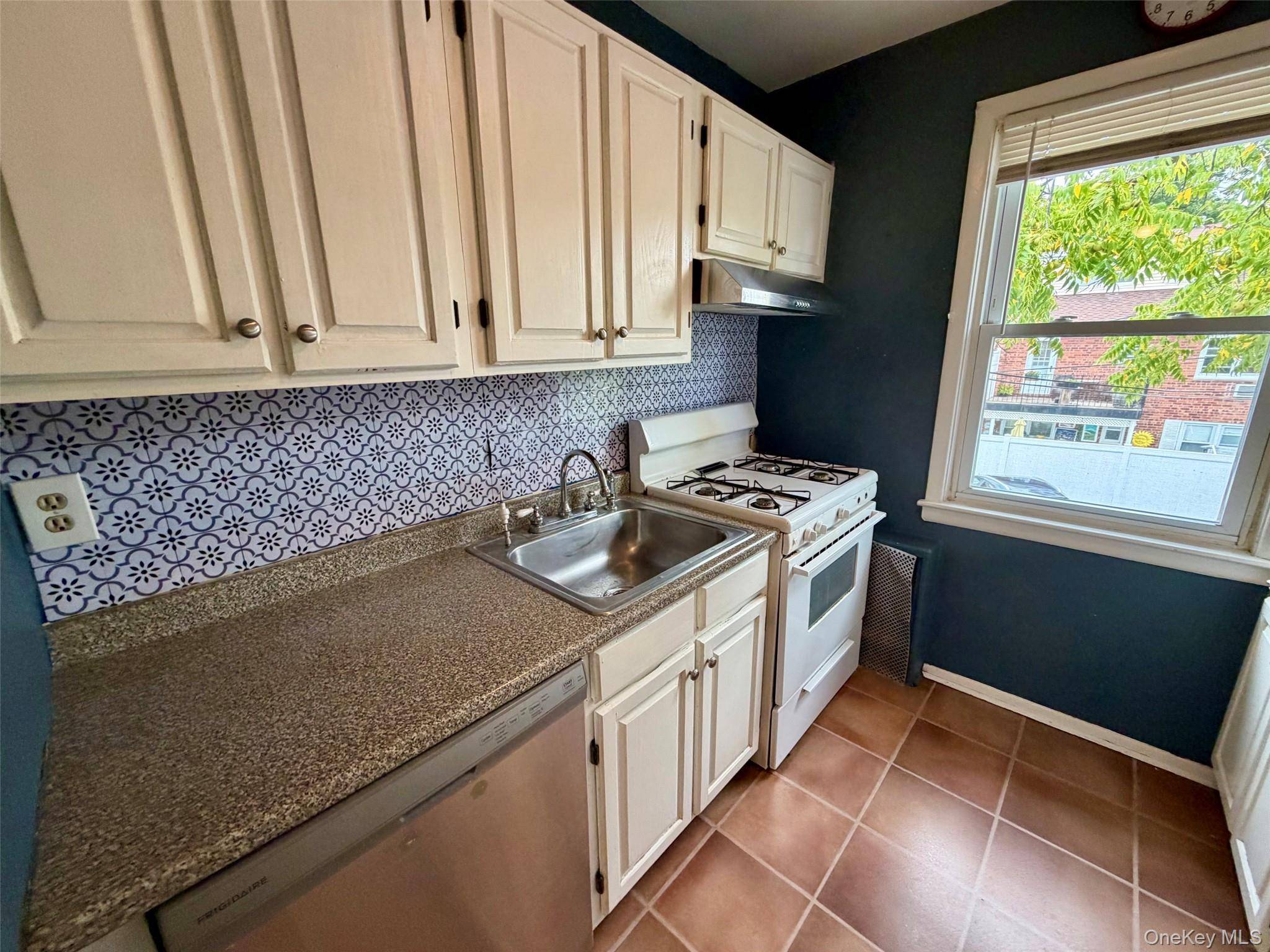 1600 Grand AVE #R3, Baldwin, NY 11510