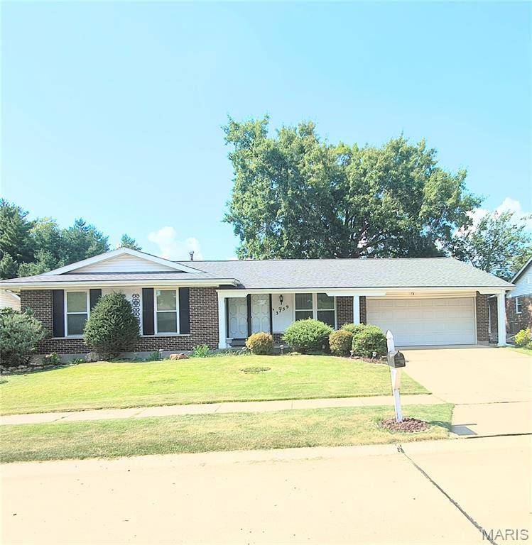 3759 Hirondelle LN, Florissant, MO 63034