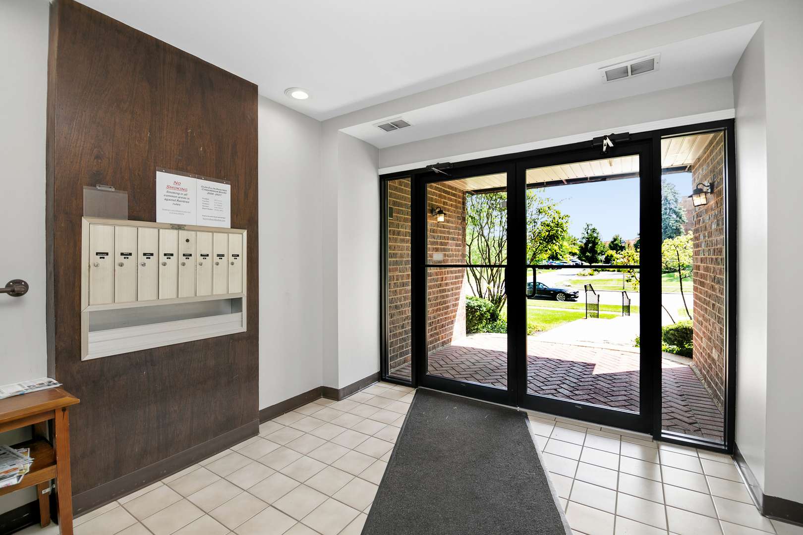 462 Raintree DR #2A, Glen Ellyn, IL 60137