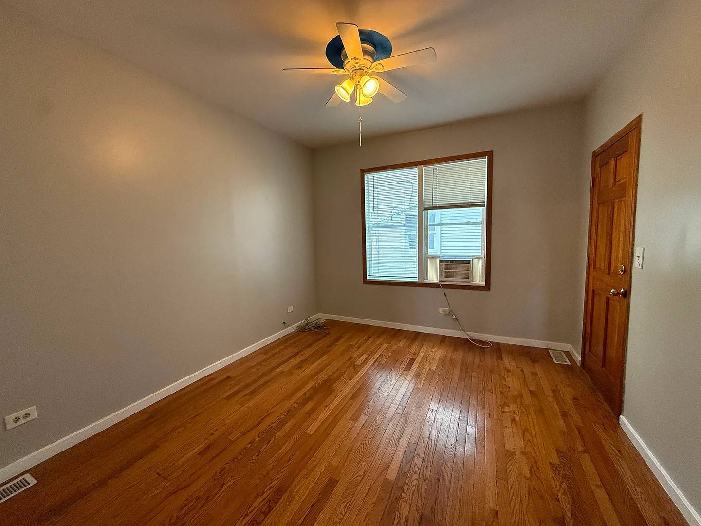 4418 W Armitage AVE #1R, Chicago, IL 60639