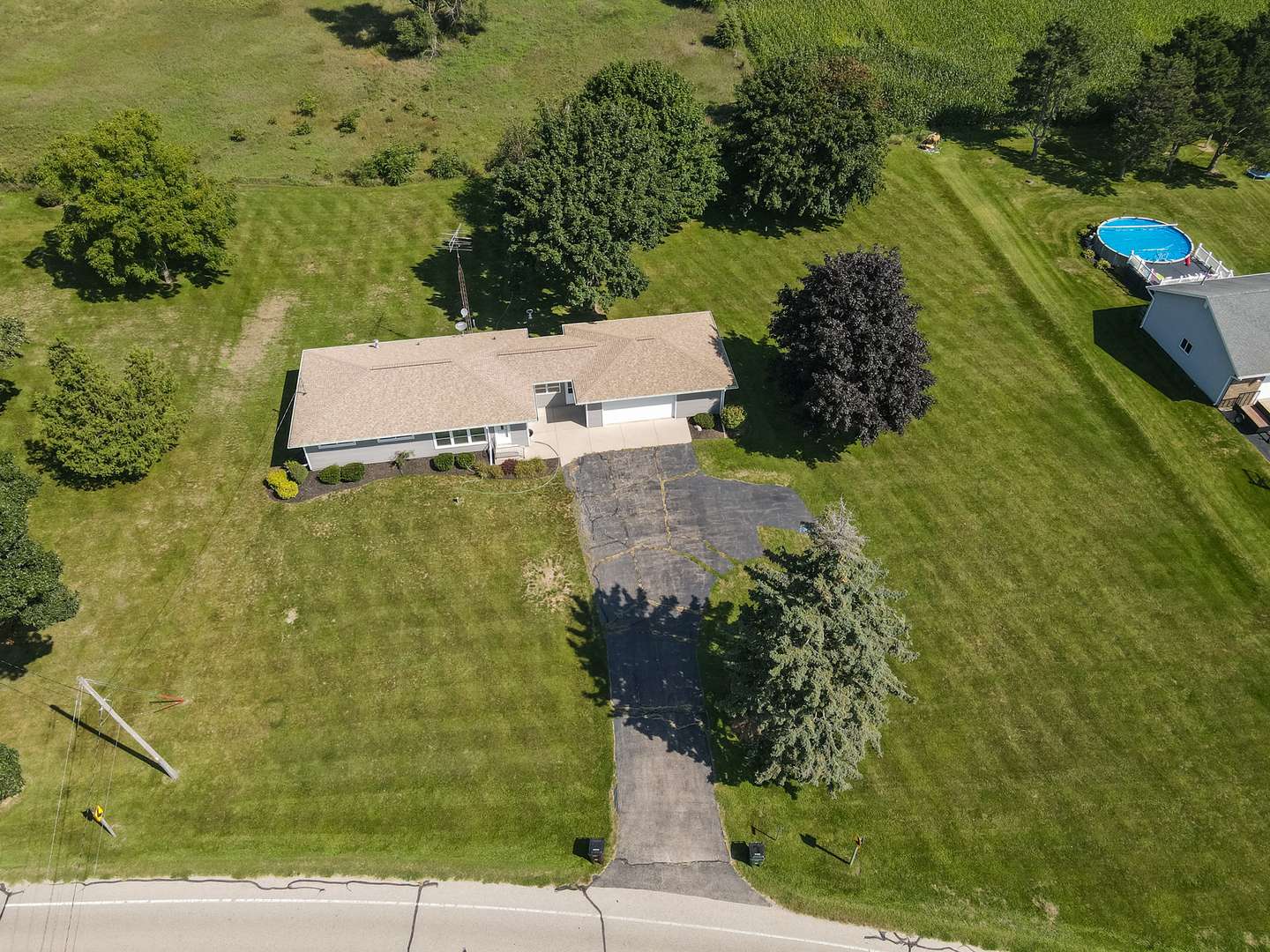 37310 87th ST, Burlington, WI 53105