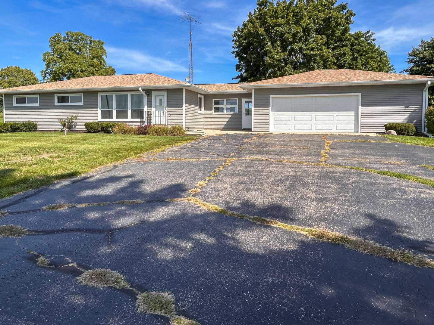 37310 87th ST, Burlington, WI 53105