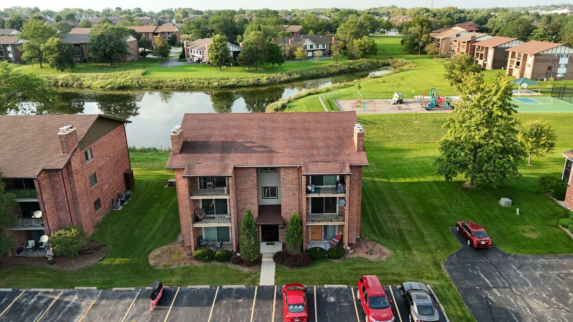 9900 TREETOP DR #2E, Orland Park, IL 60462