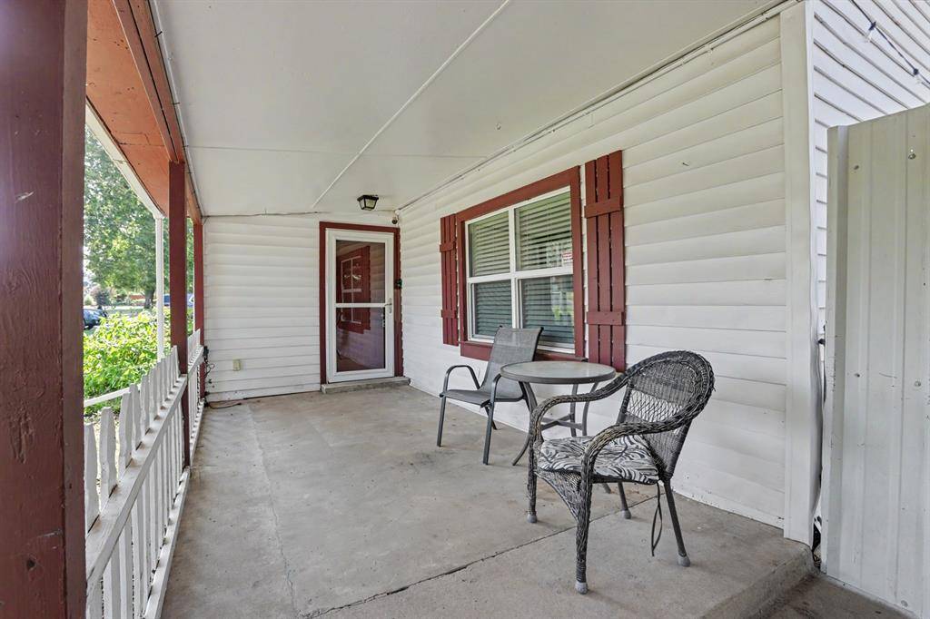 207 E Juniper LN, Mustang, OK 73064