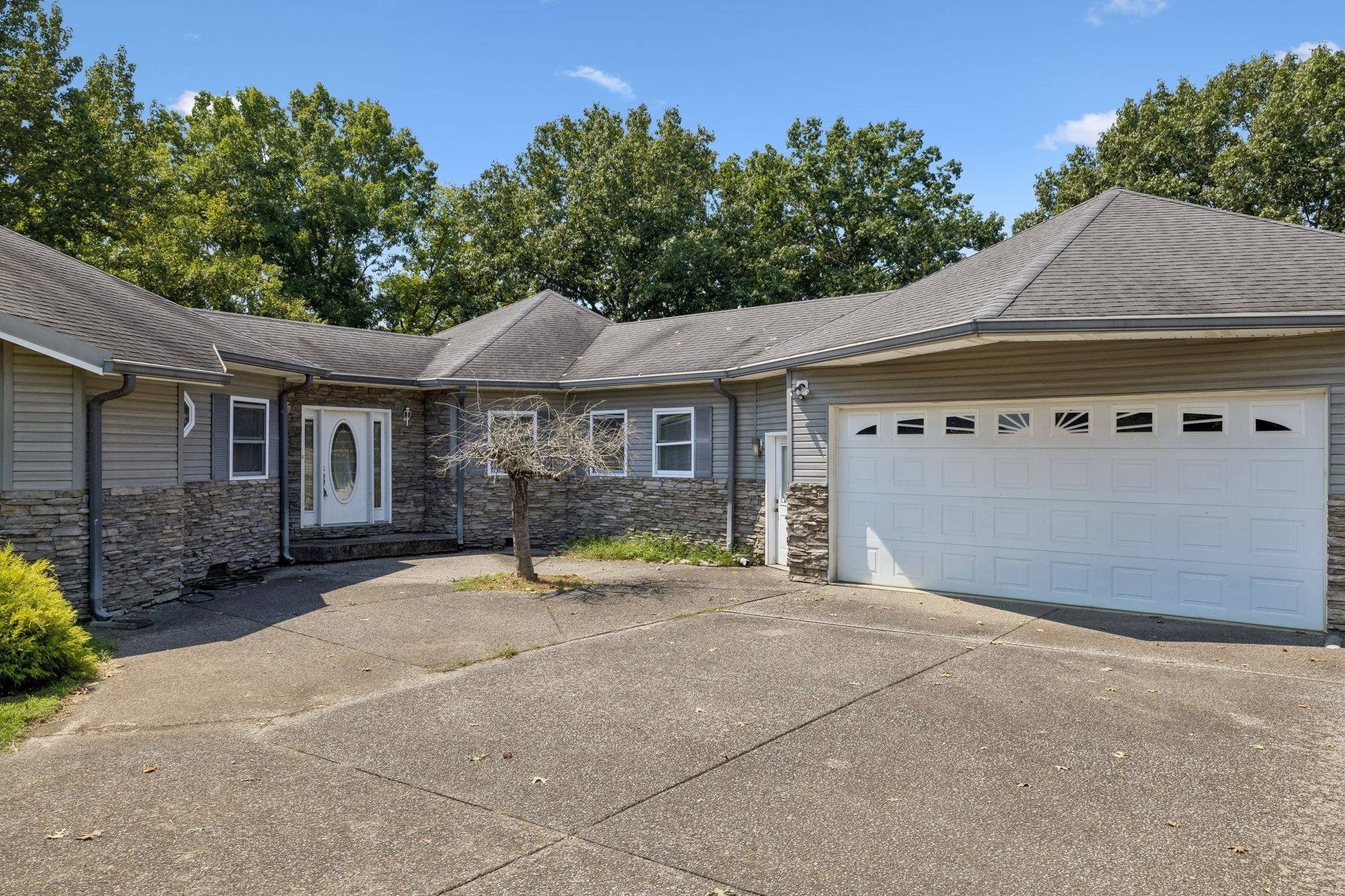 165 Cedar Point Rd, Bumpus Mills, TN 37028