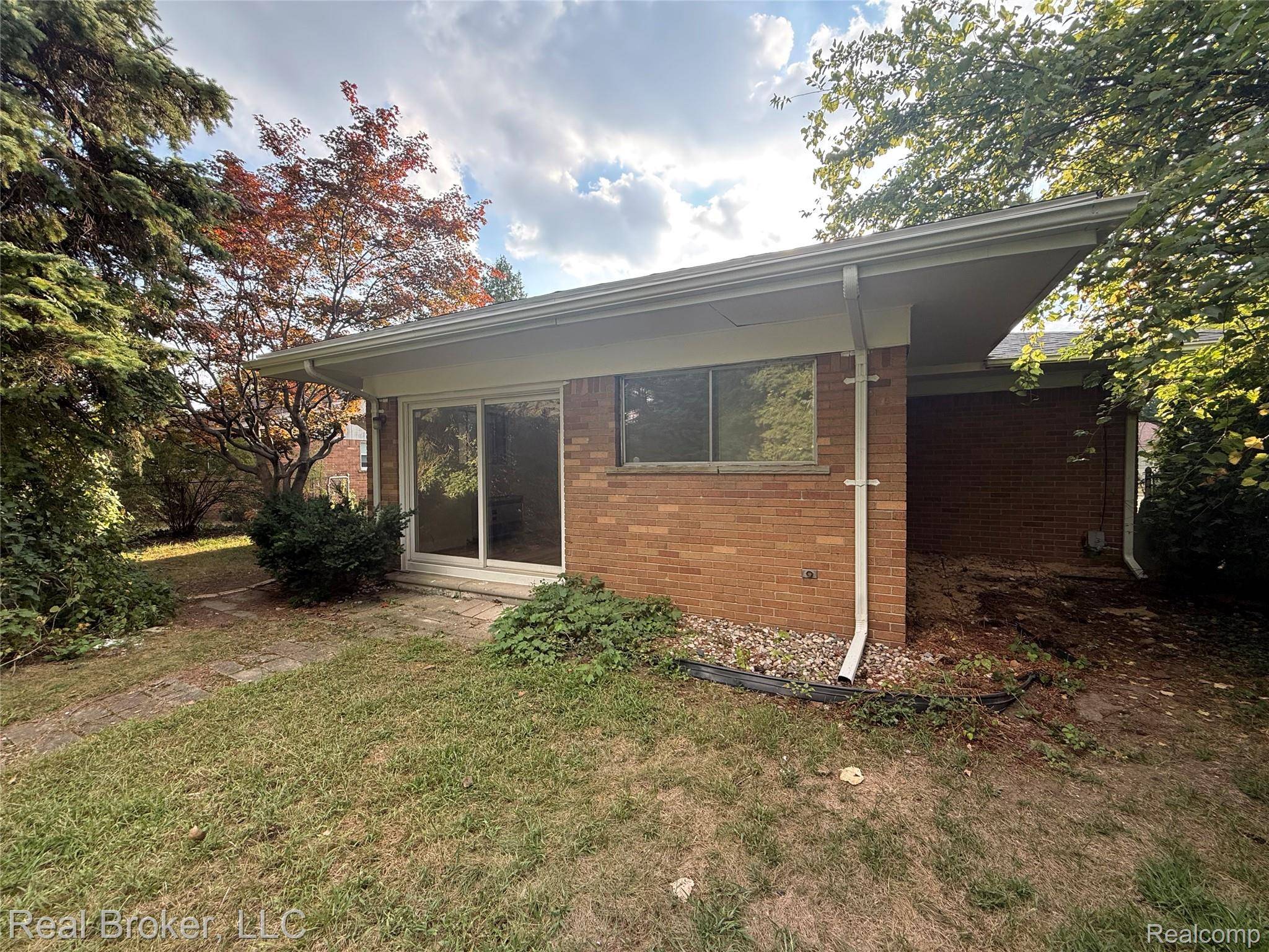21920 Fern ST, Oak Park, MI 48237