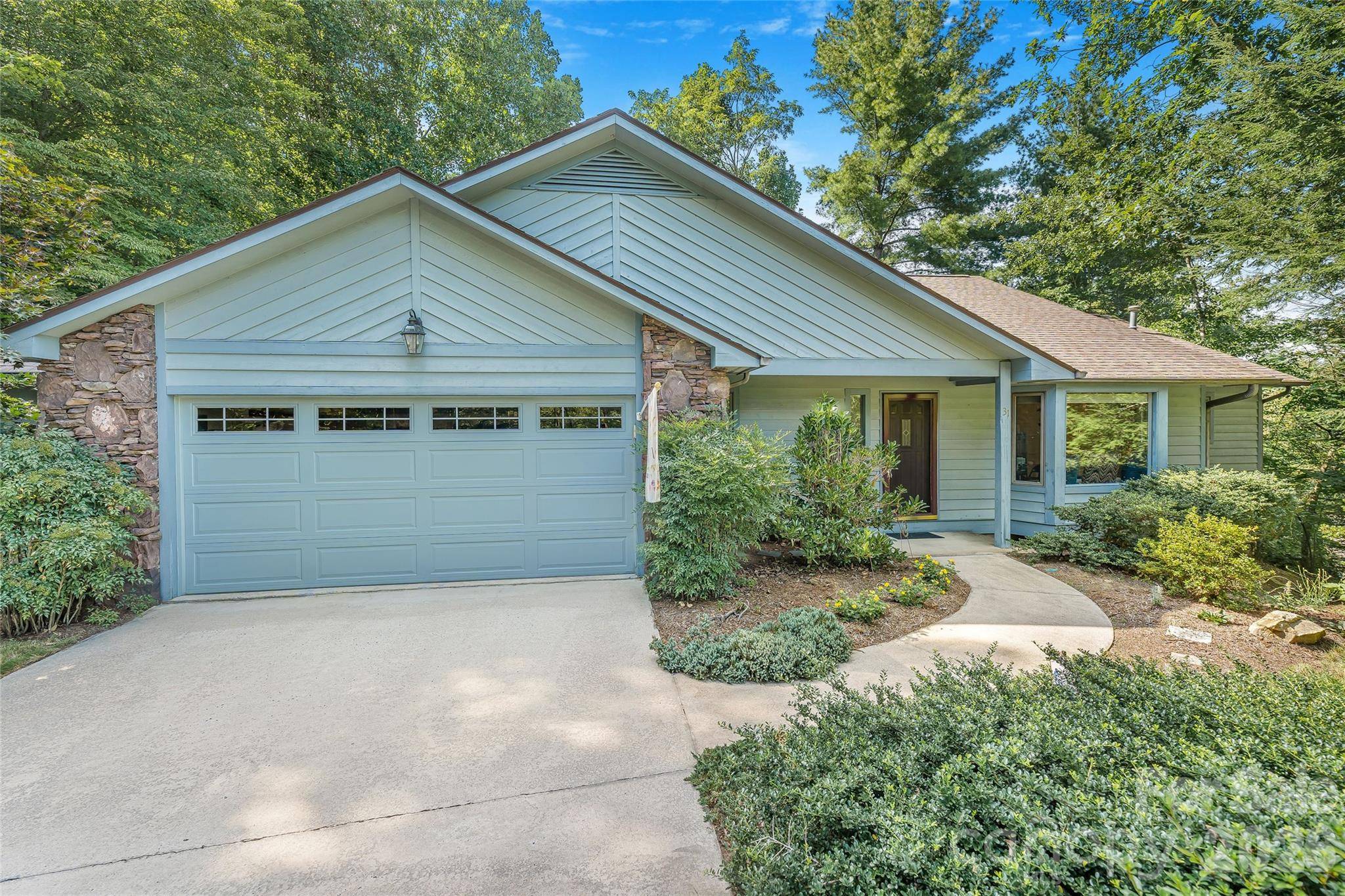 31 Hillcreek DR, Asheville, NC 28804