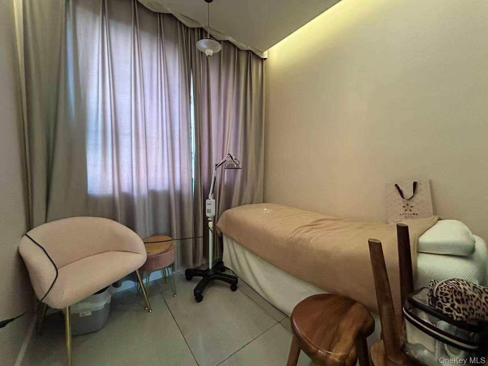 39-10 main st #306, Flushing, NY 11354