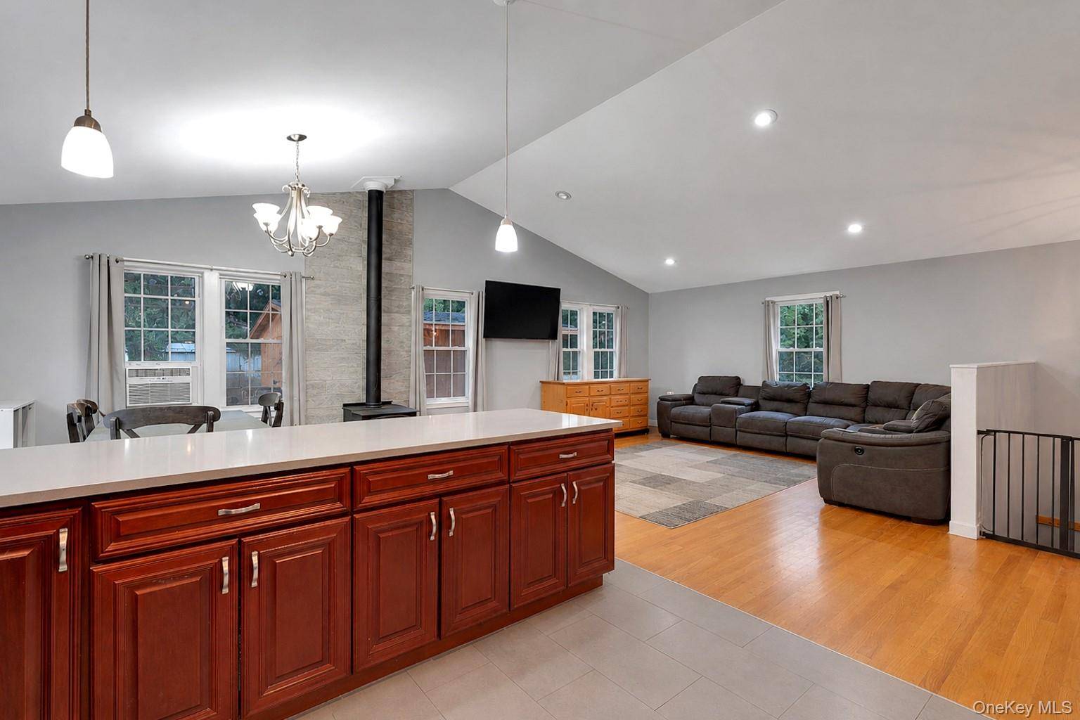 23 Hazelwood RD, Wurtsboro, NY 12790