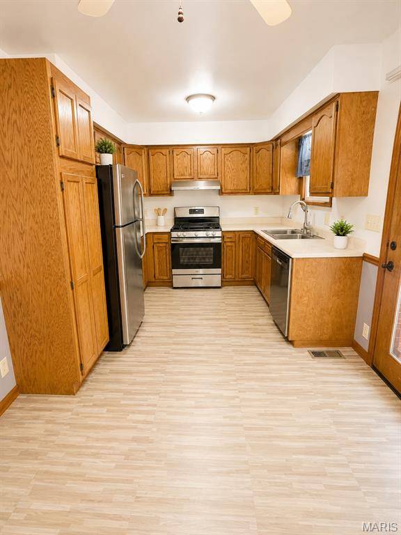 332 Saturn DR, Godfrey, IL 62035