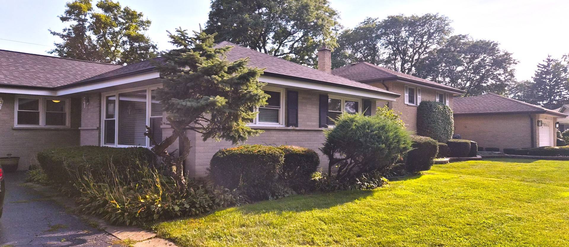 807 E Golfview DR, Mount Prospect, IL 60056
