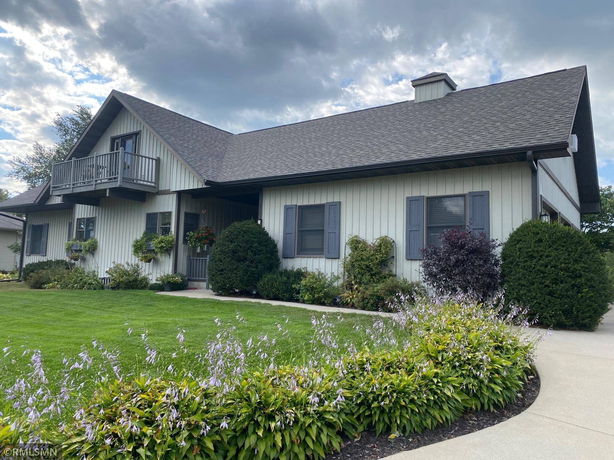 1008 Hidden Meadow LN, Lake City, MN 55041