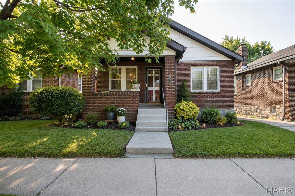 5851 Hampton AVE, St Louis, MO 63109