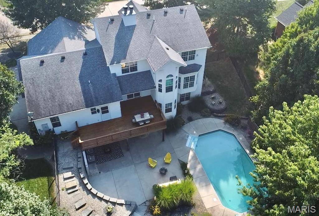 1 Timberwood DR, Maryville, IL 62062