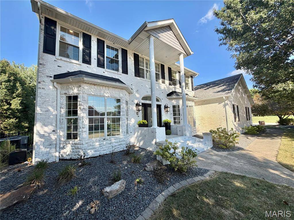 1 Timberwood DR, Maryville, IL 62062