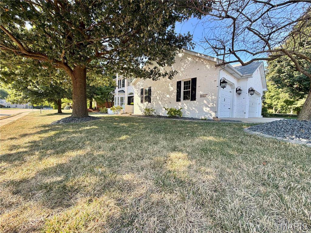 1 Timberwood DR, Maryville, IL 62062