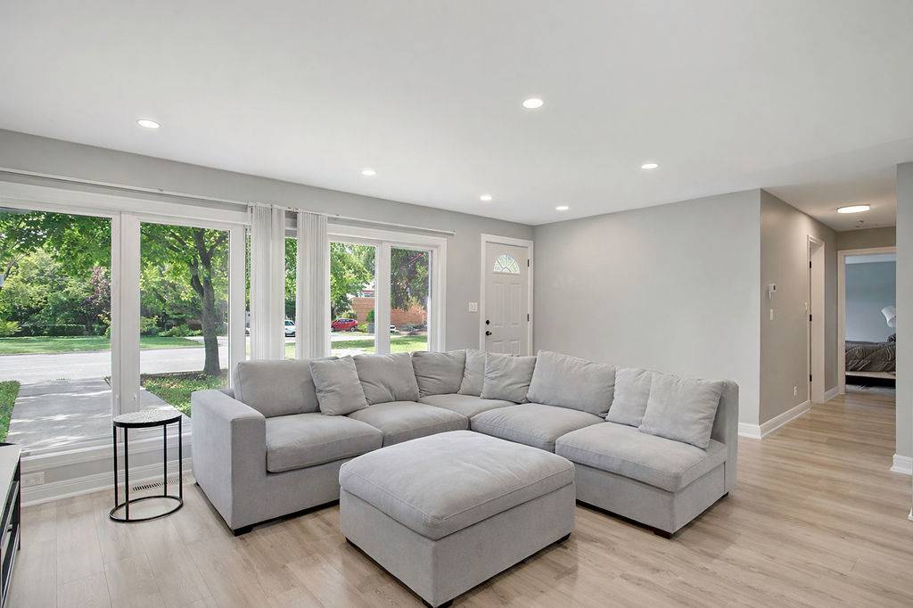 403 Springsouth RD, Schaumburg, IL 60193