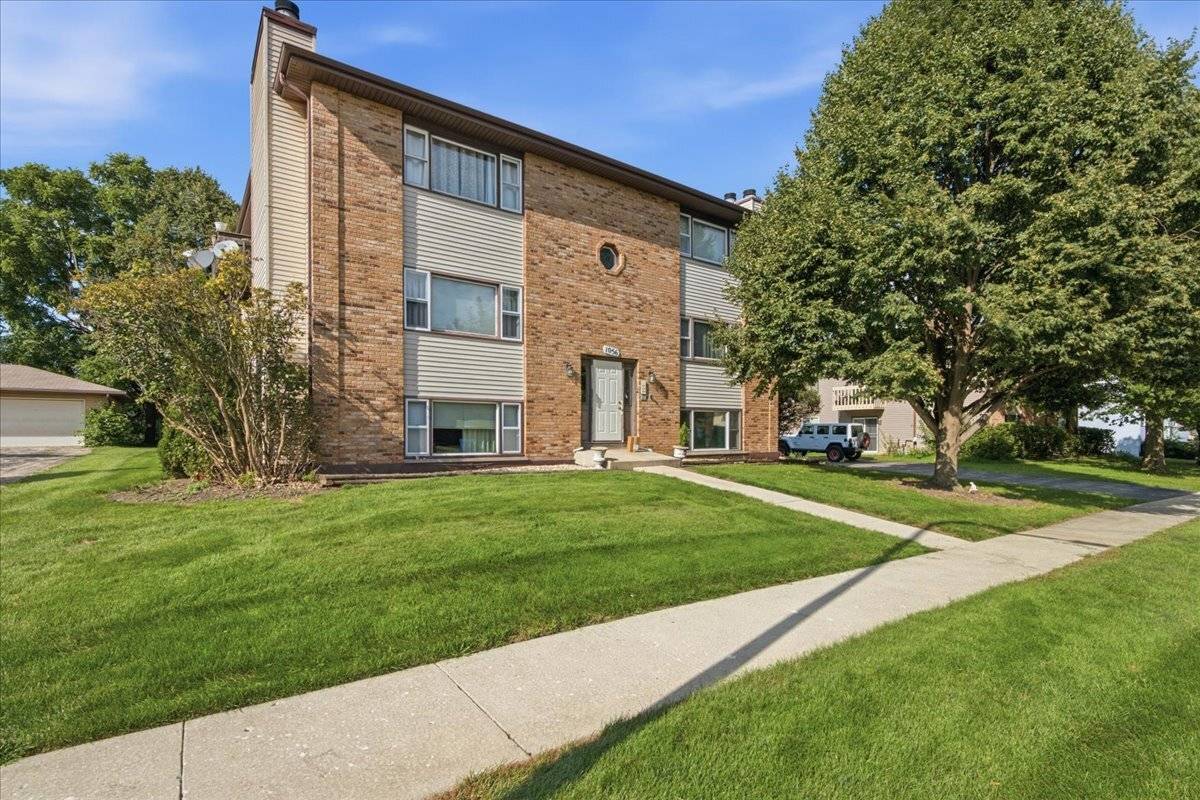 1056 MANCHESTER CT #F, South Elgin, IL 60177