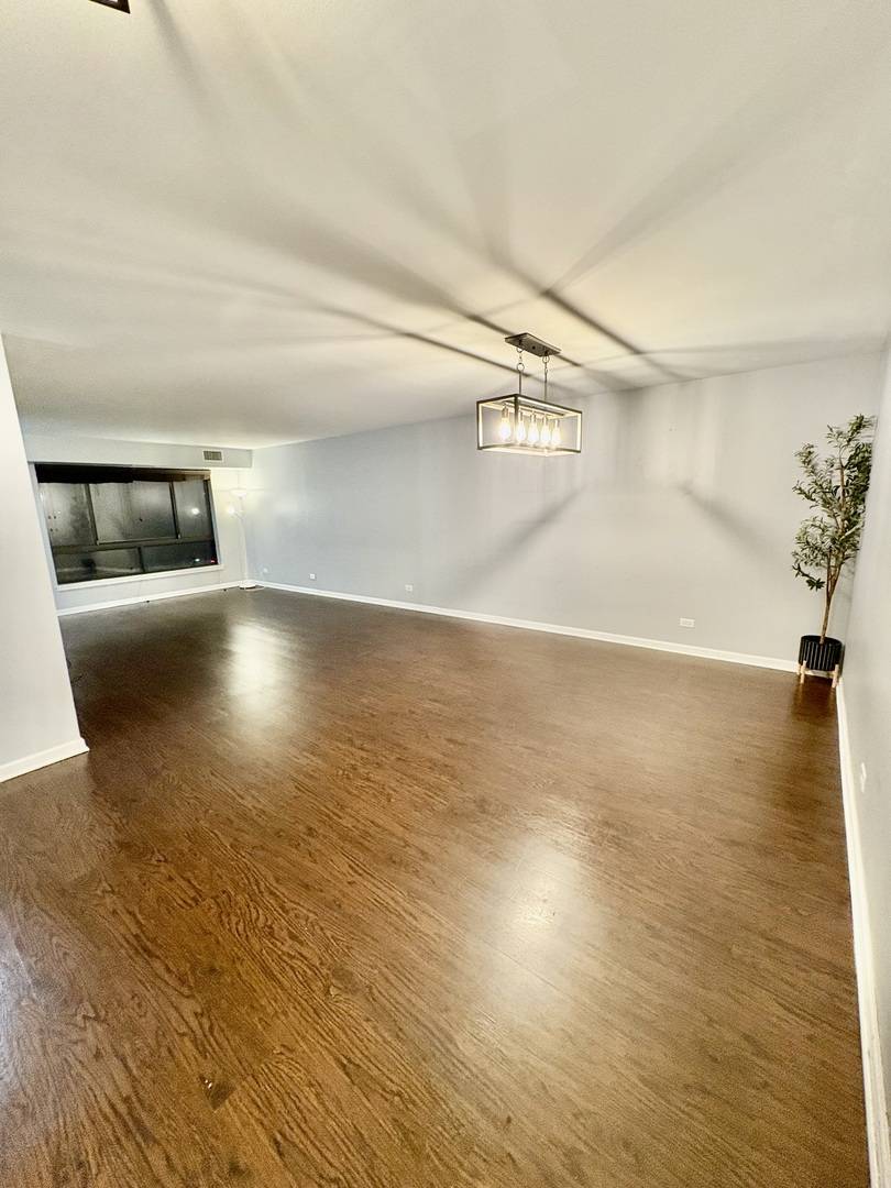 701 Forum SQ #409, Glenview, IL 60025
