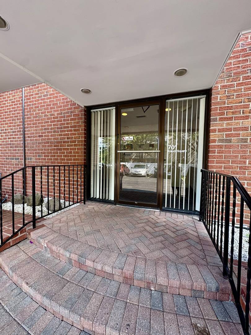 701 Forum SQ #409, Glenview, IL 60025
