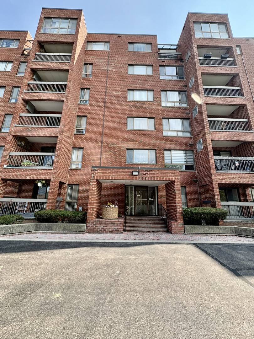 701 Forum SQ #409, Glenview, IL 60025