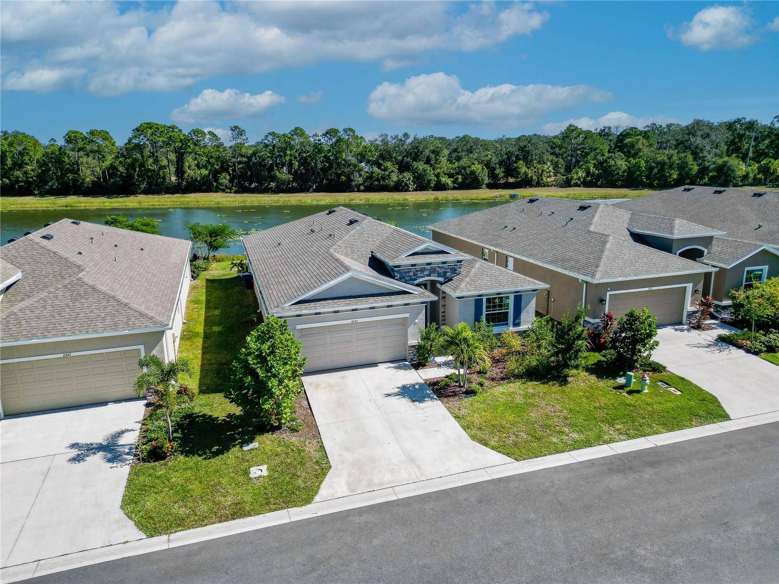 2247 MIDNIGHT PEARL DR, Sarasota, FL 34240