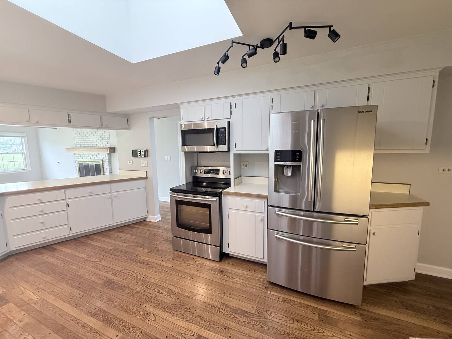 1117 Summit Hills LN, Naperville, IL 60563