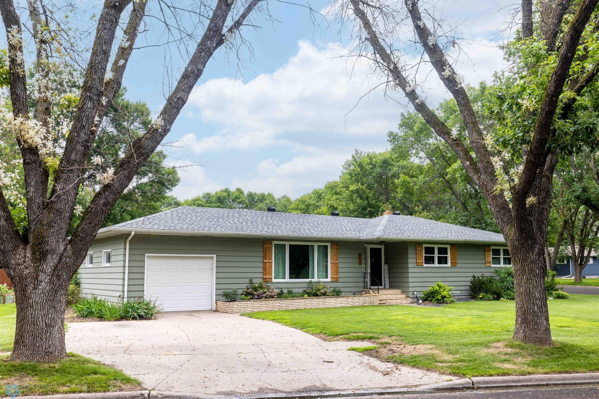 402 5th ST NE, Barnesville, MN 56514