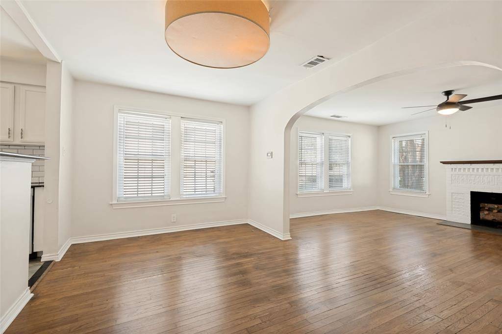 219 S Briscoe Boulevard, Dallas, TX 75211