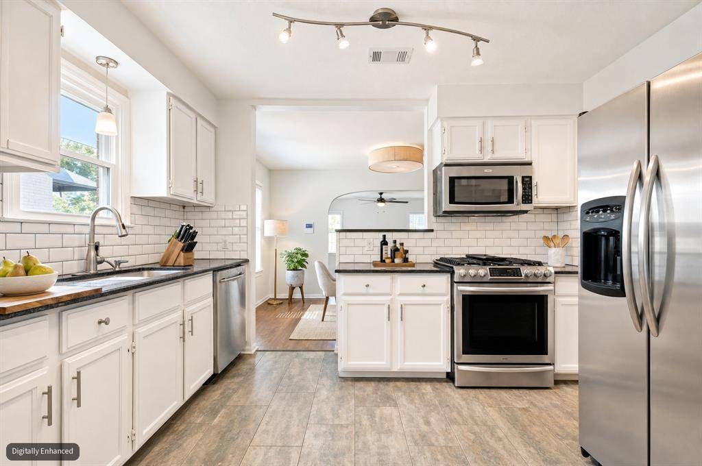 219 S Briscoe Boulevard, Dallas, TX 75211