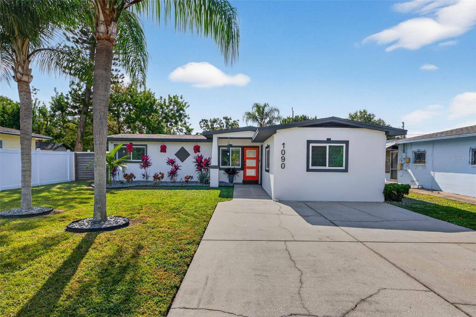 1090 77TH AVE N, St Petersburg, FL 33702